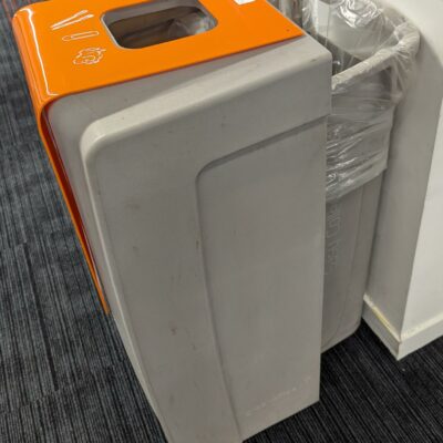 Poubelle de marque GREENOFFICE modèle Easy collect, orange. 16 unités. Vendu à l’unité avec faculté de réunion