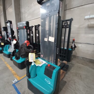 Gerbeur électrique neuf de marque Baoli modèle ES 10-N01 – 1 000 kg. 2 stage – hauteur de levée :mat duplex de 3500 mm. Batterie neuve. Chargeur de batterie neuf. B16139LB0530