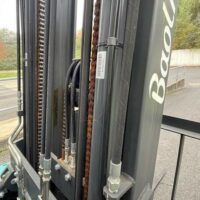 Chariot élévateur à gaz neuf de marque Baoli modèle KBG 18+. 1 800 kg. Hauteur de levée mat triplex 4 700 mm. Pare brise avant et arrière. B16004L00117 – Image 5