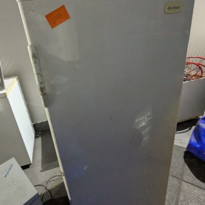 Congélateur de marque Bluesky modèle BCA208, capacité 208 litres. (usures). 114 x 60 x 61 cm