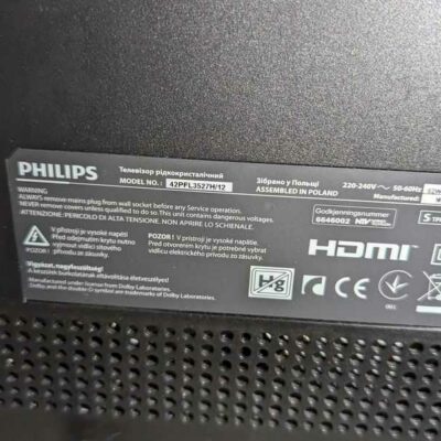 Téléviseur de marque PHILIPS modèle 42PFL3527H, vendu avec attache murale. Localisation : 5 ouest (5612)