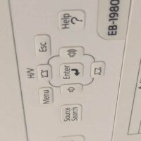 Vidéo projecteur de marque EPSON modèle EB-1980WU. Localisation : 6 est (6002) – Image 2