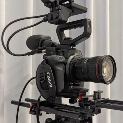 Caméra de marque CANON modèle Eos C300. Localisation : 7 est (audit)