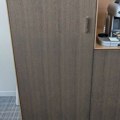 Réfrigérateur encastré avec compartiment congélation de marque Liebherr modèle IK 2364, capacité 211 litres. 122 x 56 x 60 cm. Localisation : 7 ouest (7708)