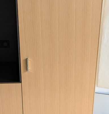 Réfrigérateur encastré de marque Neff modèle Ll181. Capacité 319 litres. 178 x 57 x 56 cm. Localisation : 7 est (conseil)