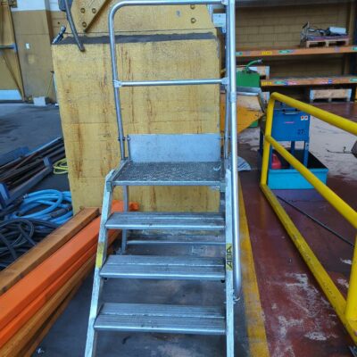 Plateforme individuelle en aluminium de marque ABA. 180 x 90 cm.