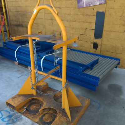 Porte bouteilles ou cylindres avec amarrage et accès fourches chariots