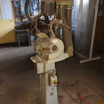 Touret à meuler de marque Electro Moteur.