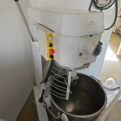 Pétrin modèle Ph 6001s vendu avec ses accessoires fouets et une cuve en inox