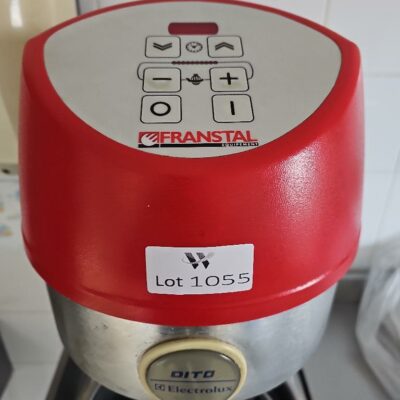 Robot mélangeur de marque Dito Sama Franstal modèle XBE10s. Vendu avec sa cuve et son fouet.