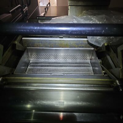 Cuve à friture en inox alimentaire de marque Charvet. Vendue avec la cuve d’égouttage et de maintien au chaud.