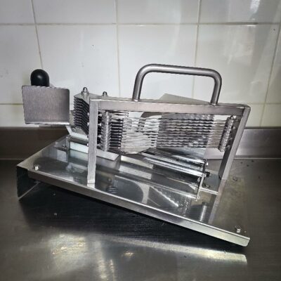 Découpeuse de légumes en inox alimentaire manuelle.