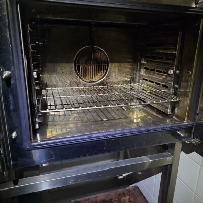 Four mixte de marque Zanussi modèle FCF61E comprenant six hauteurs de grille. Vendu avec son meuble.