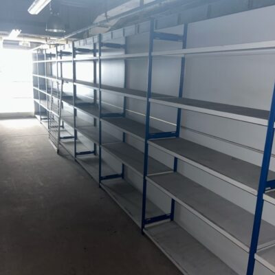 Lot de 5 rayonnages 5 plateaux de 117 x 36 cm, 2 rayonnages 195 x 936 x 36 cm, 2 rayonnages 195 x 819 x 36 cm et 1 rayonnage 195 x 468 x 36 cm
