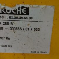 Benne basculante de marque Labruche en acier laqué jaune. Poids à vide 107 kg. Charge utile 1000 kg – Image 4