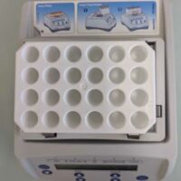 Agitateur de plaques de marque EPPENDORF modèle MixMate. Localisation : 1L30 – Image 3