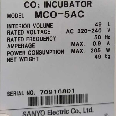 Incubateur CO2 de marque SANYO modèle MCO-5AC. 58 x 48 x 56 cm. Localisation : 1L30