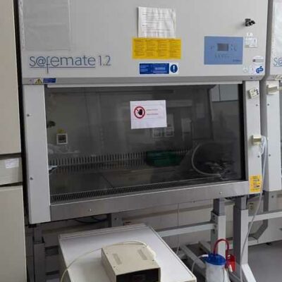 PSM II de marque BIOAIR modèle Safe Mate 1.2, pieds réglables en hauteur. 2 unités. Vendu à l’unité avec faculté de réunion. Localisation : 1L29