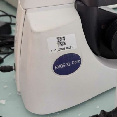 Microscope de marque EVOS modèle XL Core Thermoficher. Localisation : 0L08