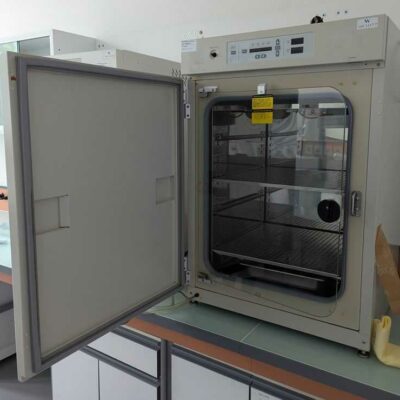 Incubateur CO2 de marque THERMO modèle 311 Hepa Class 100. Localisation : 1L25