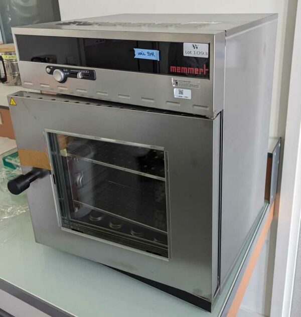 Etuve de marque MEMMERT modèle UFE400. Localisation : 1L24A