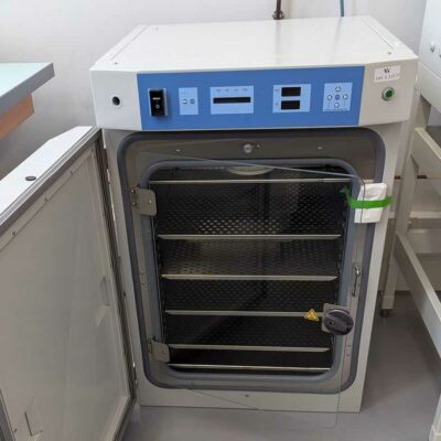 Incubateur CO2 de marque THERMO modèle 8000 DH. 98 X 66 X 64 cm. Localisation : 1L12