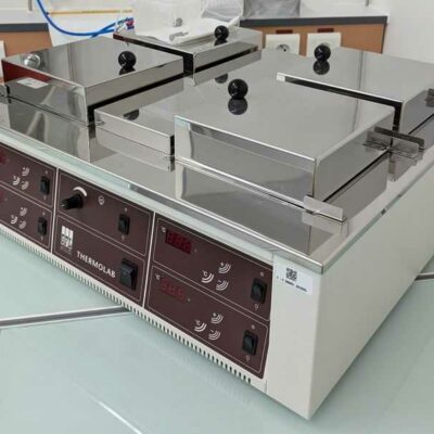 Bain thermostaté modèle GFL1070 de marque THERMOLAB. Localisation : 1L11