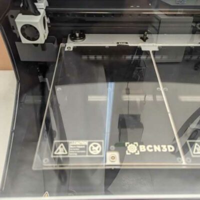 Imprimante 3D BCN3D de marque SIGMAX. 76 x 68 x 44 cm (HS) pour pièces ???  Localisation : 1L11