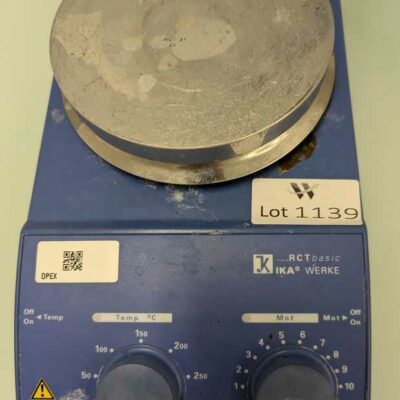 Agitateur magnétique chauffant NST basic de marque IKA avec sonde de température. Localisation : 1L11