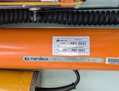 Mini Ictomètre portatif avec sonde de marque NARDEUX modèle MIP10. on y joint une 2eme sonde SBM. Localisation : 1L10