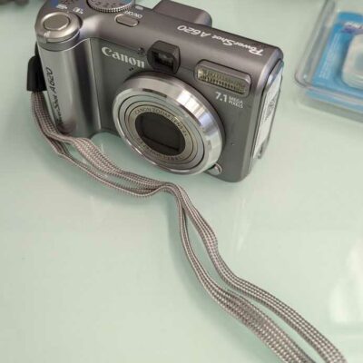 Camescope numérique de marque PANASONIC modèle NV-GS75 avec housse de transport et trépied on y joint un appareil photo de marque CANON modèle A620. Localisation : 1L8