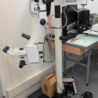 Microscope de marque LEICA modèle M690. Localisation : 1L8