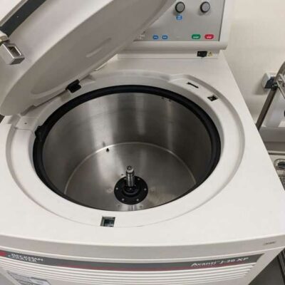 Centrifugeuse AVANTI J-20XP de marque BECKMAN avec un rotor JA20.I Aventi. Localisation : 1L17