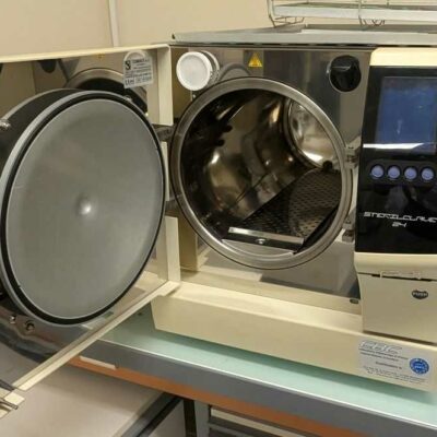 Autoclave de paillasse Strilclave 24BHD de marque COMINOX. Localisation : 1L17