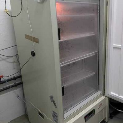 Congélateur -20° de marque SANYO modèle MDF-U 443. Localisation : OU09