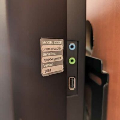 Moniteur 32 pouces de marque SAMSUNG modèle LH32MDBPLGC/EN. Localisation : Canada 1er (2b05)