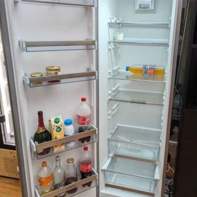 Réfrigérateur de marque SIEMENS, capacité 346 litres. 185 x 58 x 62 cm. Localisation : Canada cafet bas
