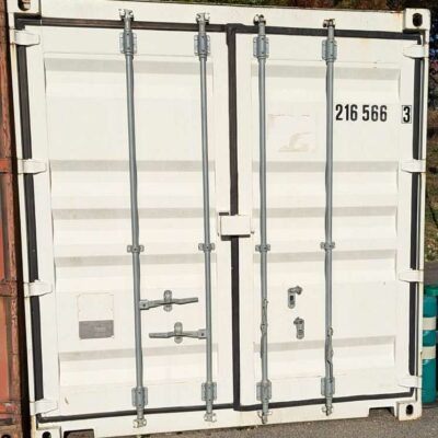 Container capacité 30 tonnes en acier laqué blanc. 260 x 600 x 245 cm. Ref 216 566. Localisation : 5 avenue du Canada, 91940 Les Ulis