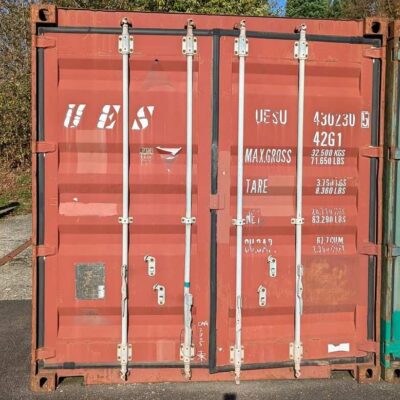 Container capacité 32,5 tonnes en acier laqué  rouge. 260 x 1220 x 245 cm. Ref 430 230. Localisation : 5 avenue du Canada, 91940 Les Ulis