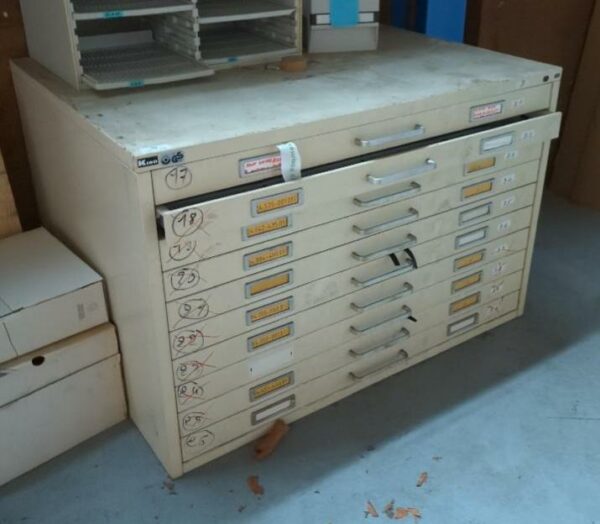 Armoire à plans de marque OGS à 10 tiroirs. 72 x 109 x 79 cm.