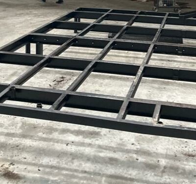 Ratelier métallique horizontal pour pièces usinage. 54 x 500 x 300 cm