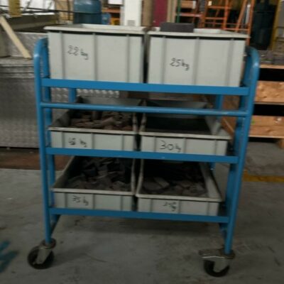 Chariot 3 plateaux de marque Eurokraft. Charge max 200 kg. 110 x 90 x 60 cm