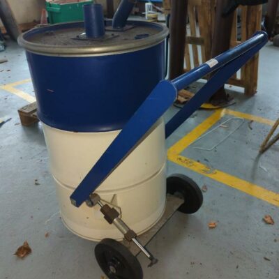 Cuve sur roulettes. Dim cuve 91 diam 60 cm. (bat 30)
