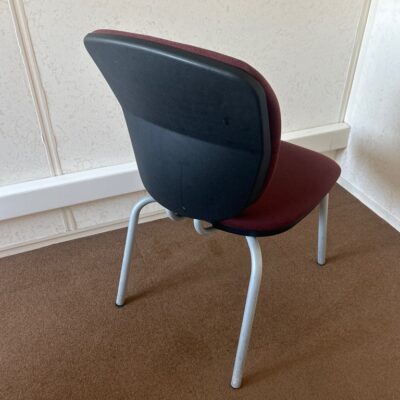 Chaises visiteurs 4 pieds tissu
Bordeaux/gris