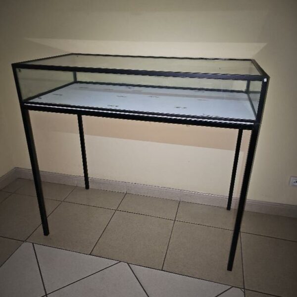 vitrine rectangulaire hauteur 110 cm largeur 120 cm profondeur 60 cm
