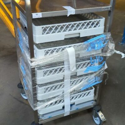 Chariot à paniers en inox de marque Pujadas avec 5 paniers à vaisselle en nylon. 117 x  57 x 57 cm. 15 unités vendues avec faculté de réunion. Localisation : 8 rue de la Fossé aux Leux 91700 Ste Geneviève des Bois