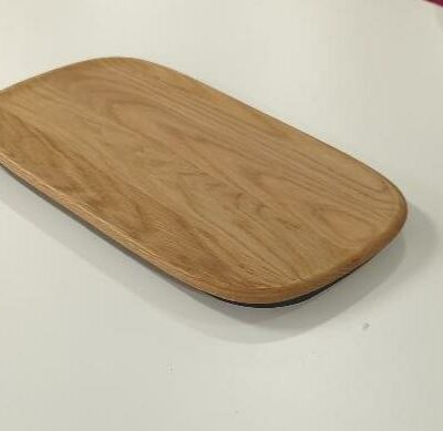Table haute de marque Bene avec trappe technique masquée par un couvercle en bois, plateau rectangulaire à bords arrondis en bois blanc, piètement en bois et métal. 107 x 180 x 100 cm. Localisation : 9 avenue Percier 75008 Paris