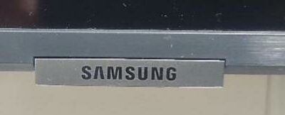Moniteur de marque Samsung 80 pouces vendu avec sa fixation murale. Localisation : 9 avenue Percier 75008 Paris