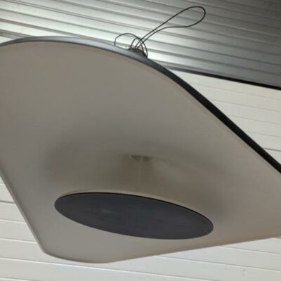 Suspension lumineuse à led. 64 x 120. 2 unités vendues avec faculté de réunion. Localisation : 17 rue Angiboust 91460 Marcoussis