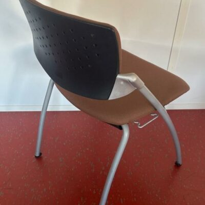Chaises visiteurs 4 pieds tissu
 Marron/gris